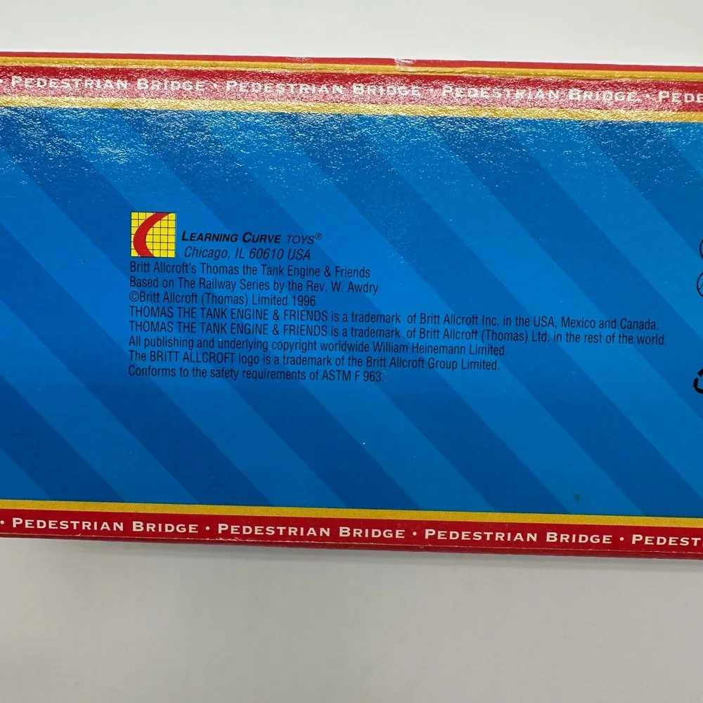 NIB Thomas Wooden Railway Vintage Pedestrian Bridge Destination Double Track